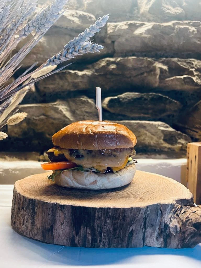 Burger mit Fritten